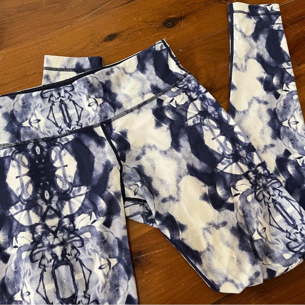 lululemon full length leggings watercolor blue pattern size 6